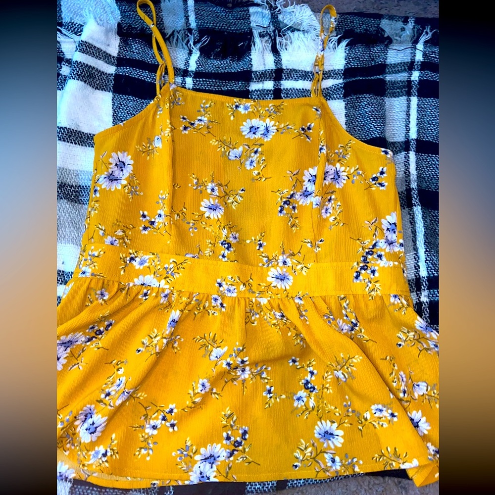 Alya Size Medium Sleeveless Yellow Top. Never Worn.